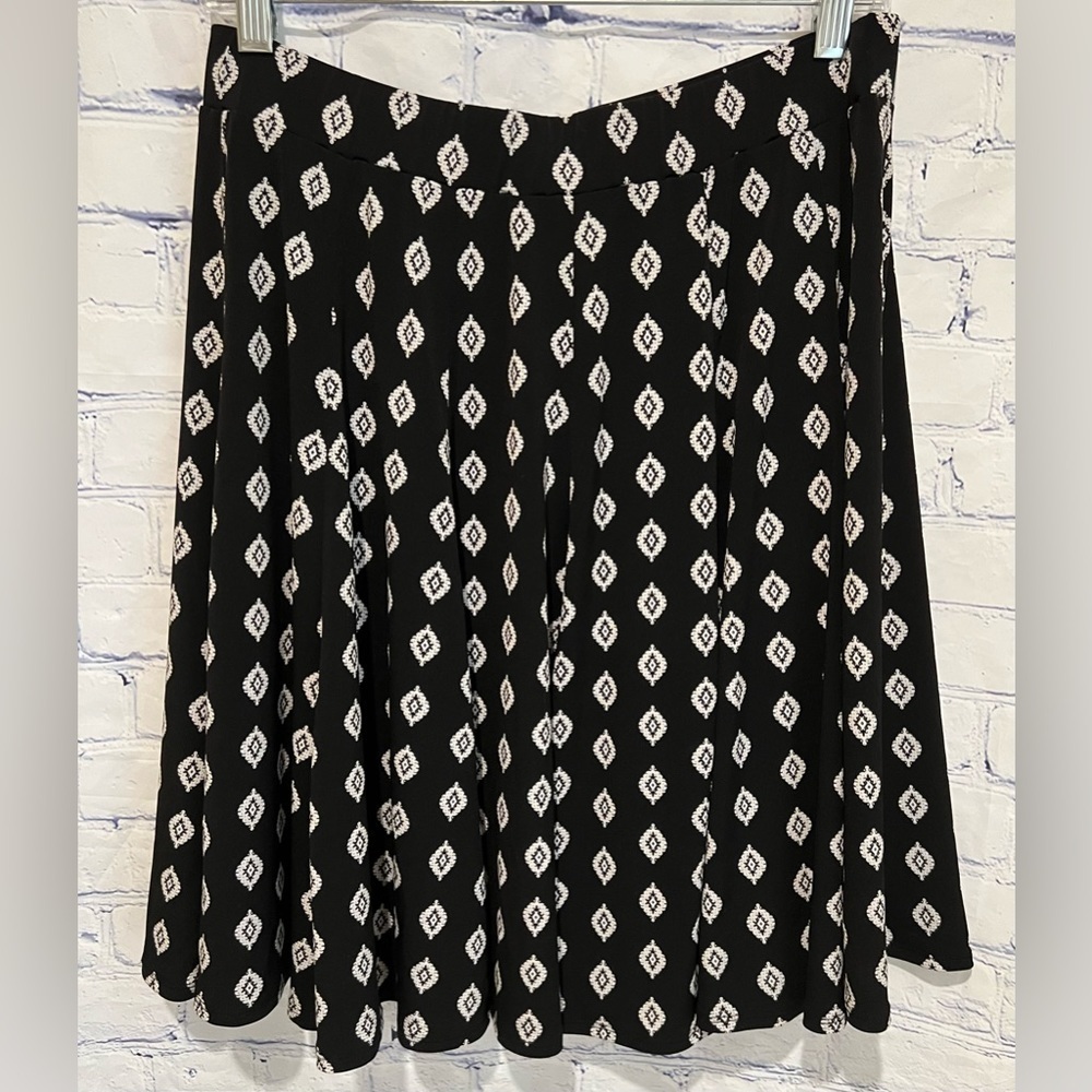 Context at Lord & Taylor black white geometric design Full skirt Medium